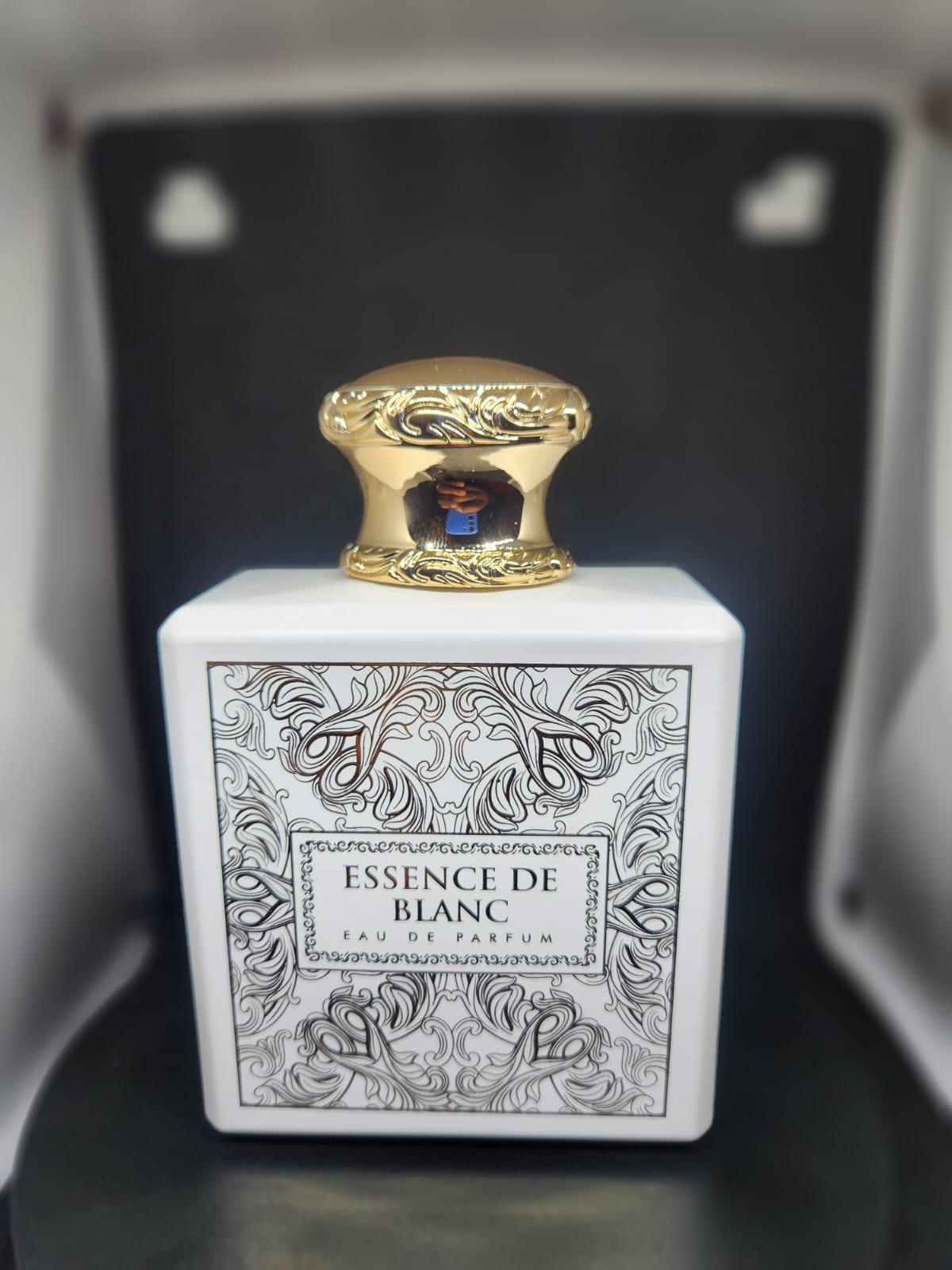 French Avenue Essence De Blanc